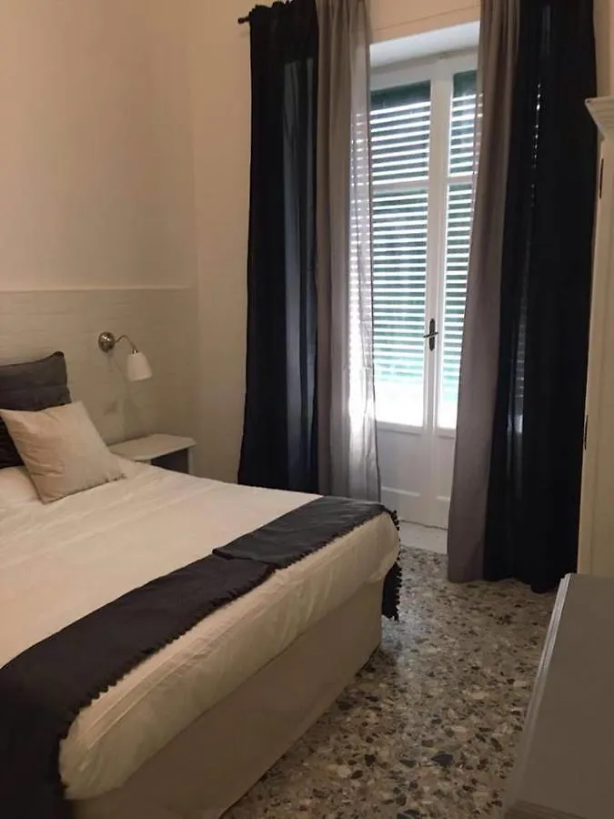 Chiaia House Bed & Breakfast Naples