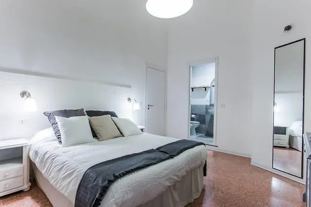 Chiaia House Bed & Breakfast Naples