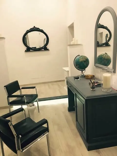 Chiaia House Bed & Breakfast Naples