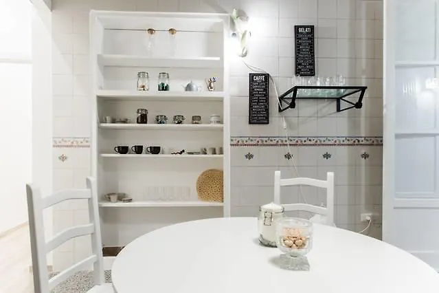 Chiaia House Bed & Breakfast Naples