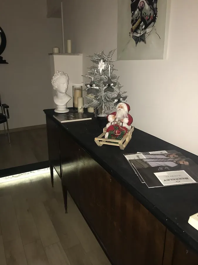 Chiaia House Bed & Breakfast Naples